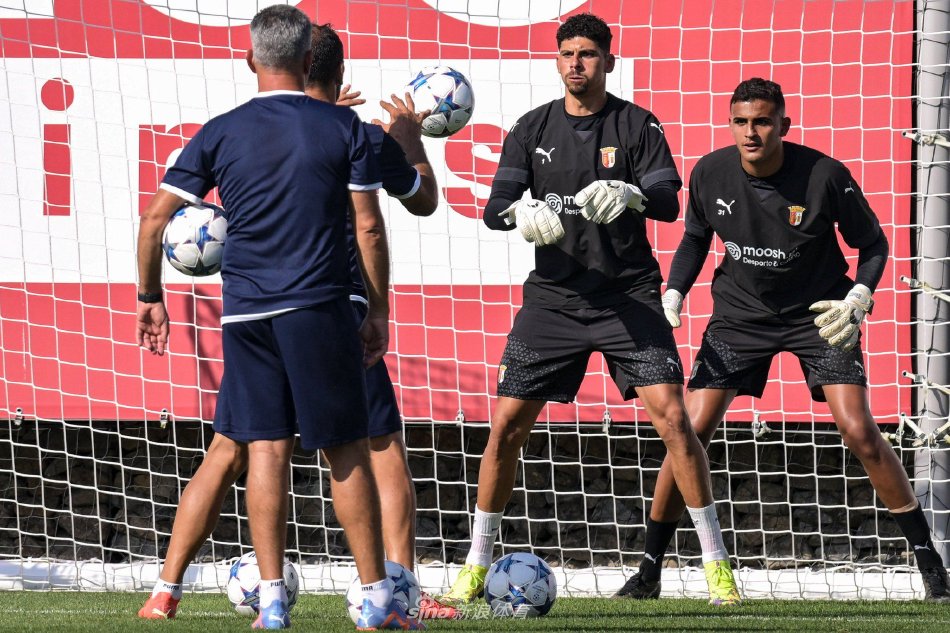 层和教练组 层和教练组