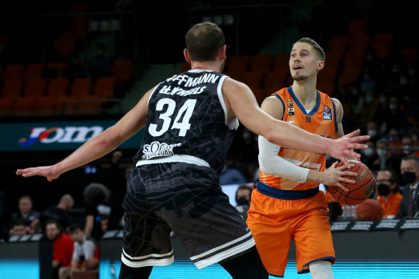 的防守和自 的防守和自