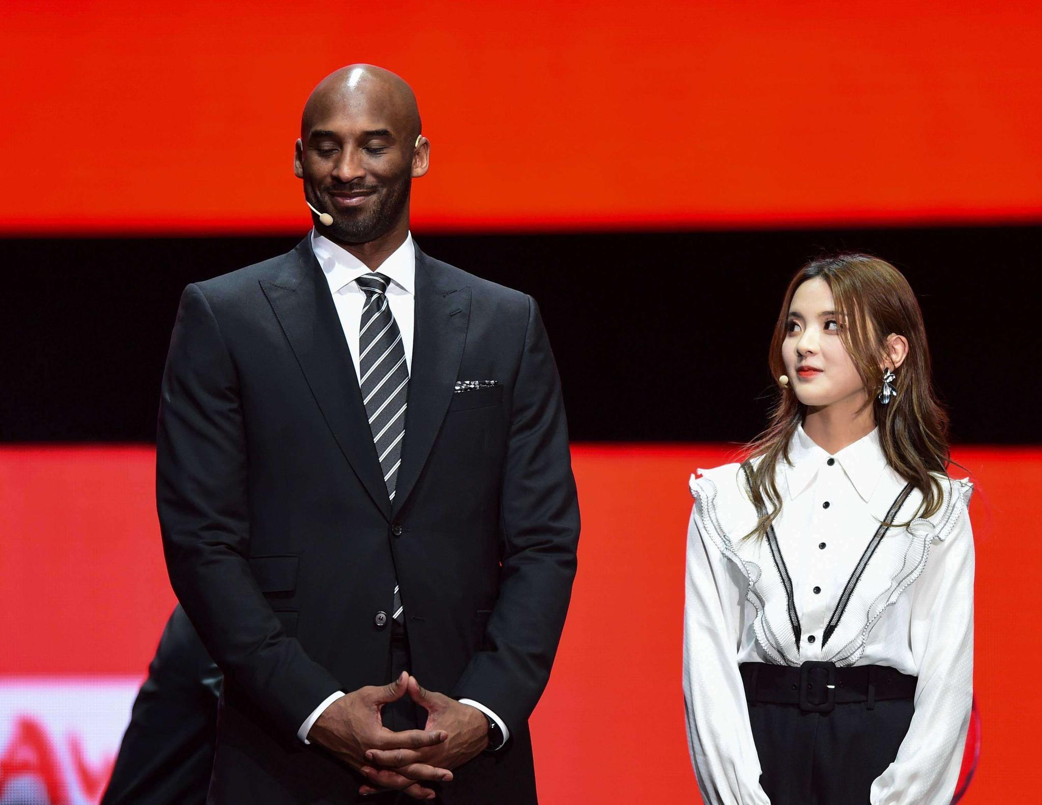 表现也不容 表现也不容